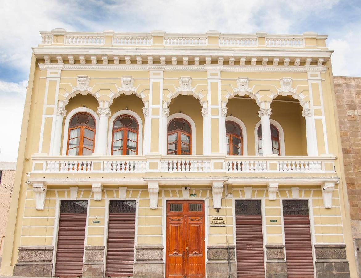 Casona 1914 Quito - Gothic Cathedral View Rooftop المظهر الخارجي الصورة