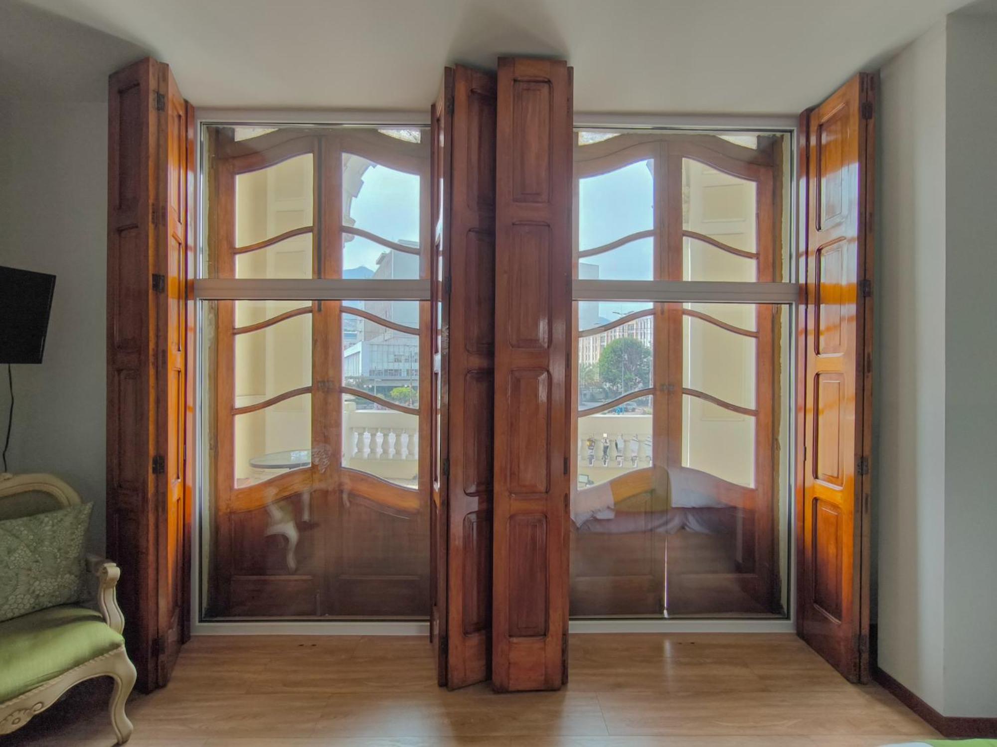 Casona 1914 Quito - Gothic Cathedral View Rooftop المظهر الخارجي الصورة